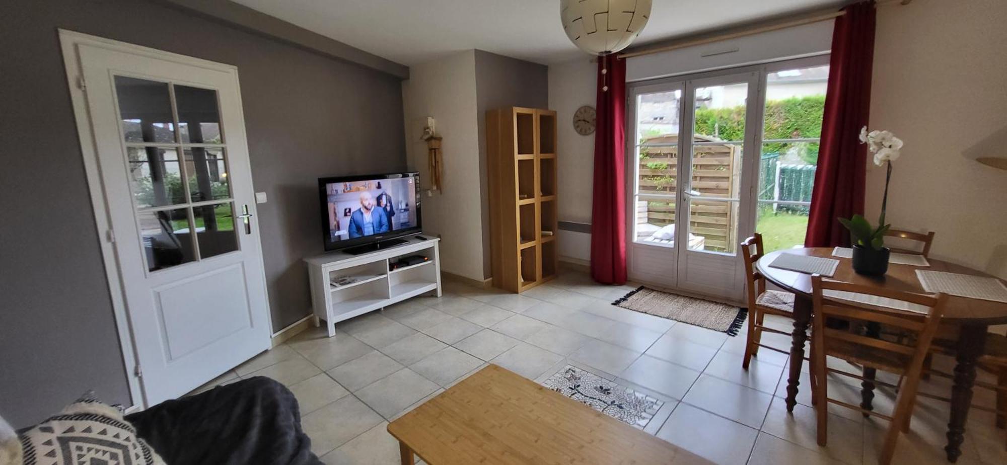 Maison De Plein Pied Avec Jardin Privatif Centre Ville Milly-la-Foret Exterior photo
